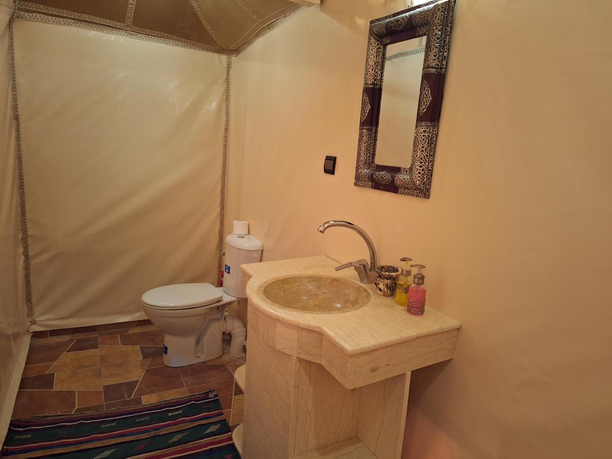 Nomad Luxury Camp 호텔 메르주가 객실 사진